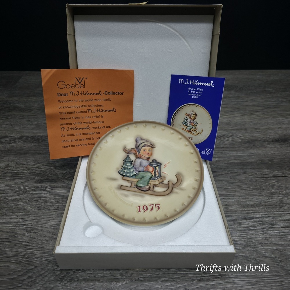 M.I.Hummel 1975 Annual Plate by Goebel -  "RIDE INTO CHRISTMAS" - Hum 268 TM6